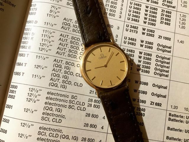 Auf dem Werktisch eine Omega Herrenuhr ,Die Uhr ist aus den 60/70 Jahren ist überholt ,ein sehr flaches Uhrwerk#Omega#Gefrees#Uhrenreparaturen,Besuchen Sie mich in Gefrees