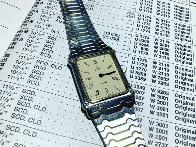 Verkaufe Vintage Armbanduhr aus dem Hause #Ebel Ref.181902 Baujahr 1985#Quarzwek Edelstahl,Lünette aus Gelbgold 18K #Saphirglas
Uhr habe ich überholt und ist in einem sehr gutem Zustand
Preis:790,-€